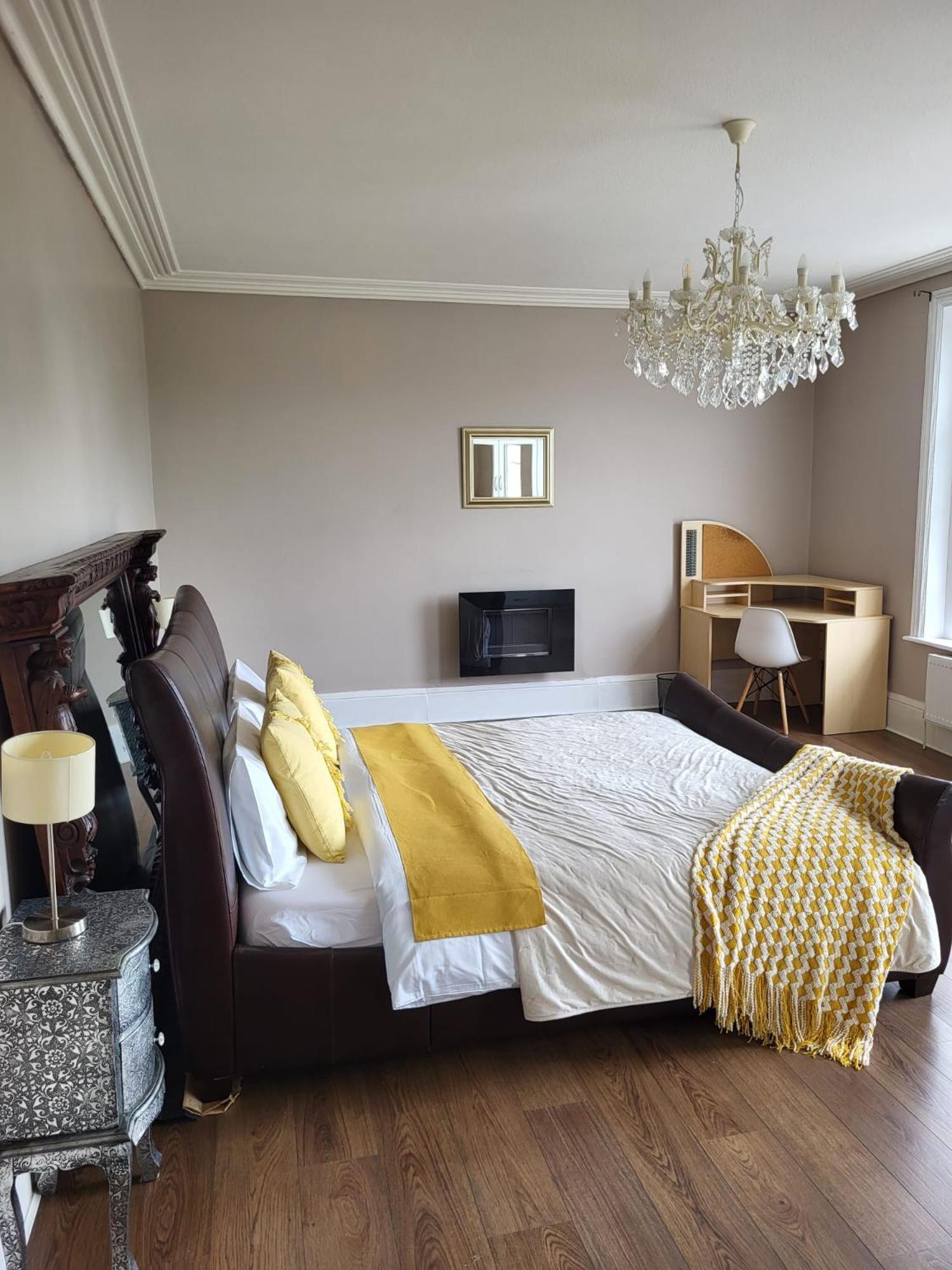 Cotswold Vip Regency Lodge Cheltenham Exterior foto